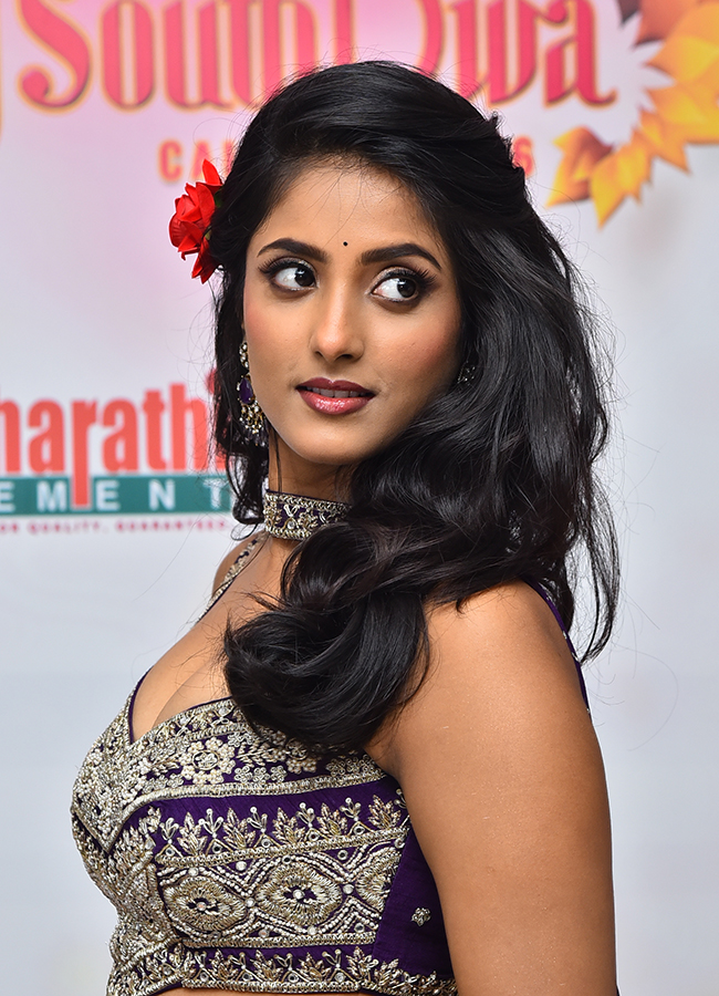 Tollywood Actress Ulka Gupta Viral Photos6