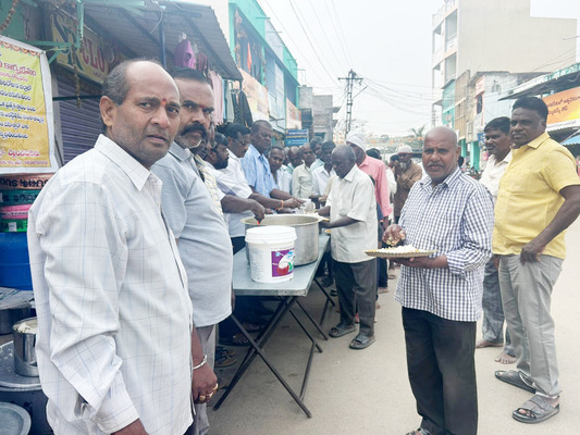 సమాధి దేవాలయం వద్ద మైకుల ఏర్పాటు 1