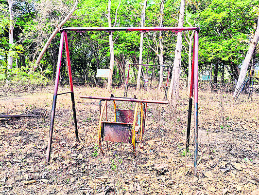 తుప్పు పడుతున్నాయ్‌..1