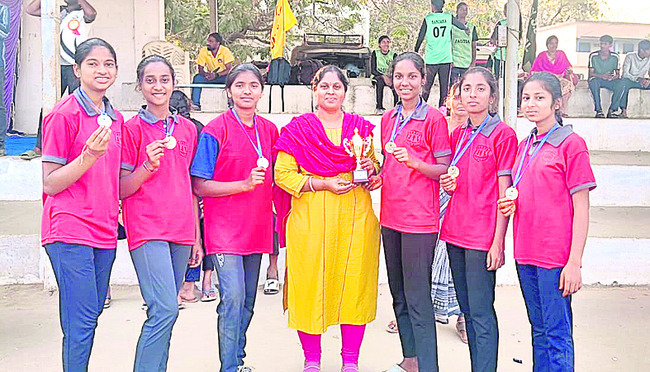 సాక్షి బ్యూరో ఇన్‌చార్జికి ఉత్తమ జర్నలిస్టు అవార్డు2