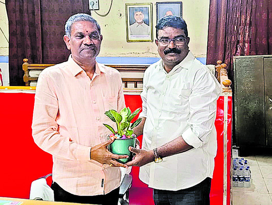 జిల్లా రిజిస్ట్రార్‌గా ప్రసాదరావు బాధ్యతల స్వీకరణ 1