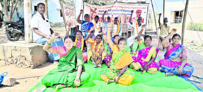 నిర్వాసితుల  గోడు పట్టదా? 
1