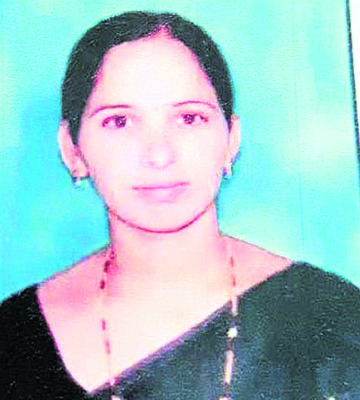 రోడ్డు ప్రమాదంలో  ఆర్టీసీ డ్రైవర్‌ మృతి 
1