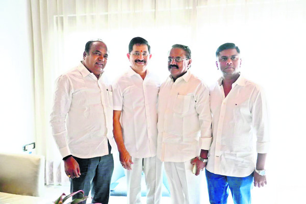 ప్రభుత్వ సలహాదారును  కలిసిన ఎమ్మెల్యే
1