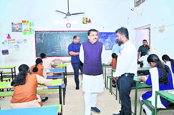 మెట్రిక్యులేషన్‌ పరీక్షలు ప్రారంభం 3