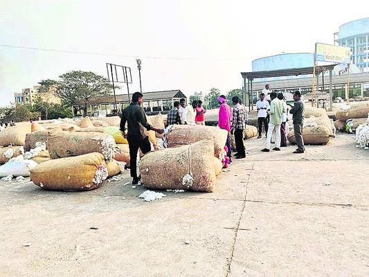 మద్దతు కోసం ఆందోళన1