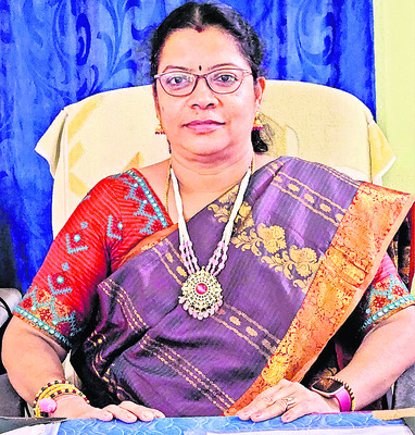 భవితకు ‘ఆదర్శ’మార్గం1