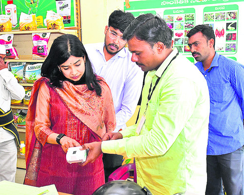 సాక్షి బ్యూరో ఇన్‌చార్జికి ఉత్తమ జర్నలిస్టు అవార్డు1