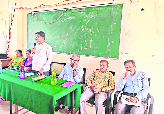 భద్రకాళి అమ్మవారికి  చీర బహూకరణ1