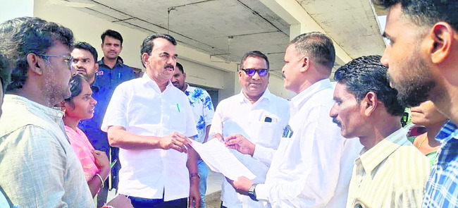 హైదరాబాద్‌ ఉద్యోగులకు మినహాయింపు.. 
1