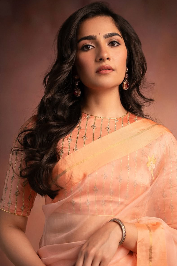 Actress Rukmini Vasanth Stunning Visuals At The Iconic Gold Award Night 2026 Photos11