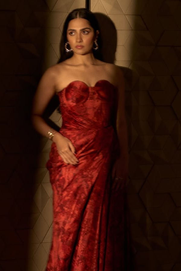 Actress Rukmini Vasanth Stunning Visuals At The Iconic Gold Award Night 2026 Photos9