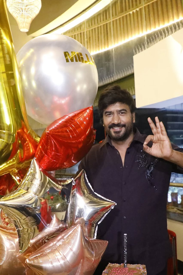 Choreographer Satya Master Celebrate One Million Views On Nuvve Undipo Ila Song Photos14