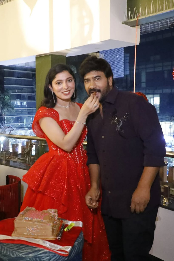 Choreographer Satya Master Celebrate One Million Views On Nuvve Undipo Ila Song Photos9