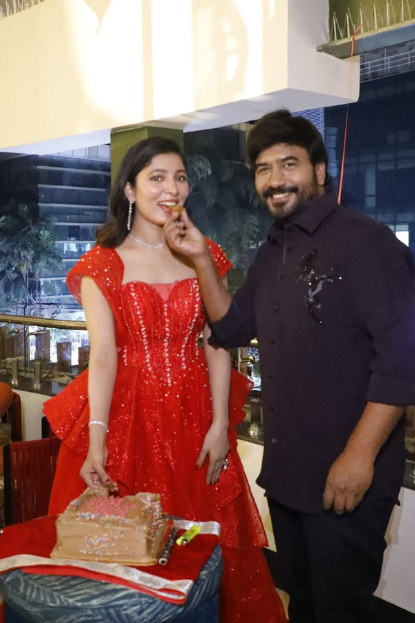 Choreographer Satya Master Celebrate One Million Views On Nuvve Undipo Ila Song Photos10