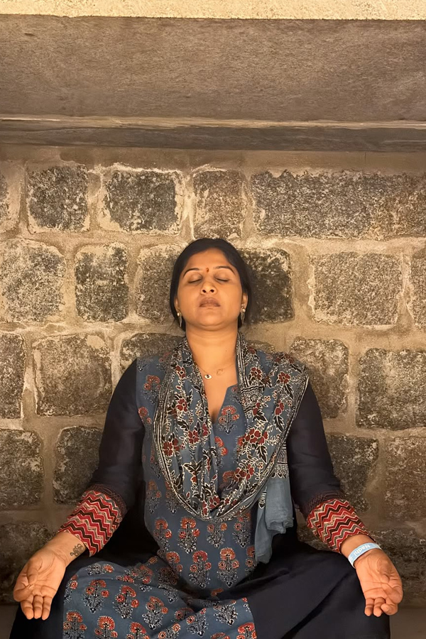 Singer Mangli Shares Her Isha Trip Beautiful Moments Photos11