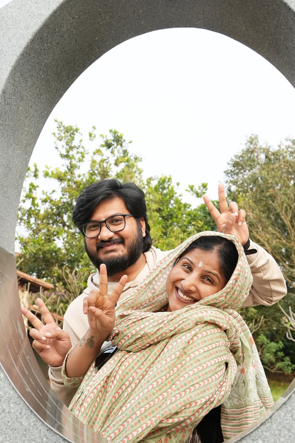 Singer Mangli Shares Her Isha Trip Beautiful Moments Photos3