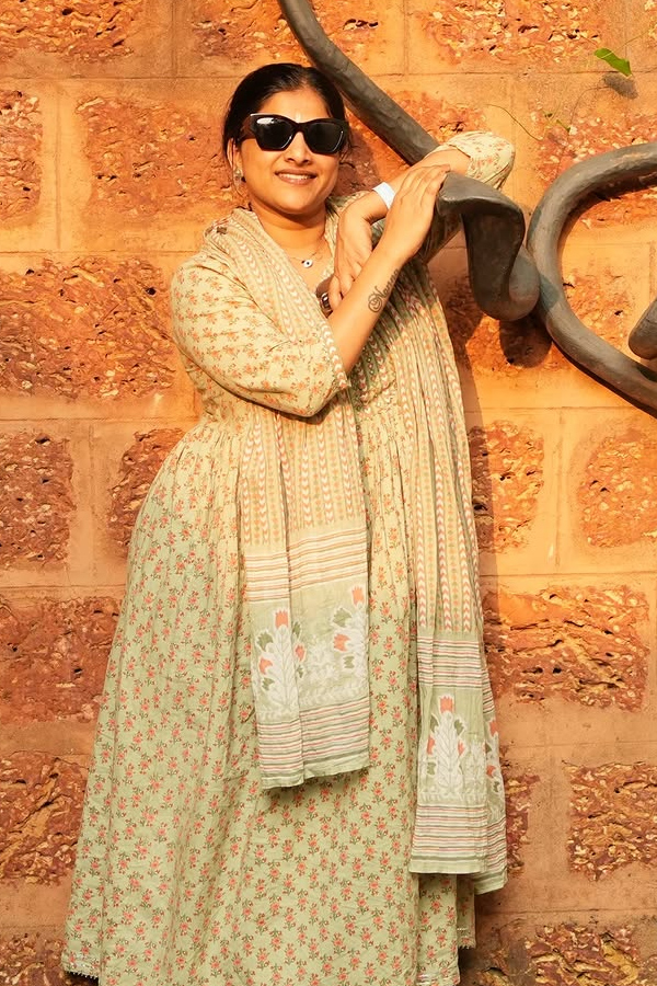 Singer Mangli Shares Her Isha Trip Beautiful Moments Photos4