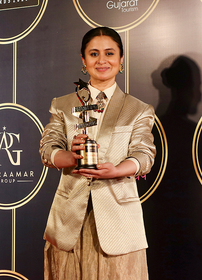 picture during the Iconic Gold Awards in Mumbai11