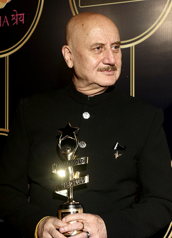 picture during the Iconic Gold Awards in Mumbai19