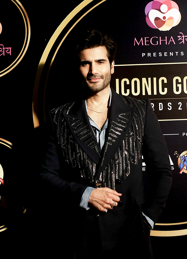 picture during the Iconic Gold Awards in Mumbai26