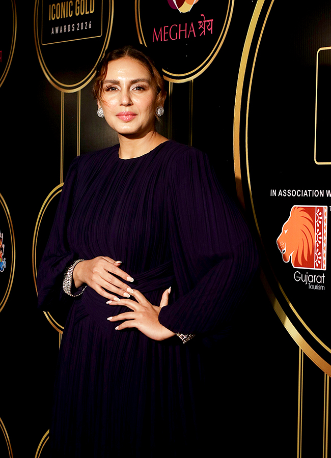 picture during the Iconic Gold Awards in Mumbai30