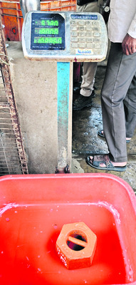 తూకం.. నిలువునా మోసం 1