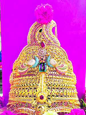 వీరాంజనేయస్వామికి 60 సవర్ల బంగారు కిరీటం 1