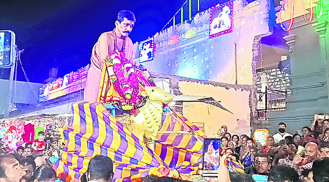 వైభవోపేతంగా రథోత్సవం 2