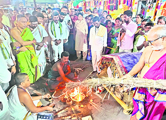 వైభవోపేతంగా రథోత్సవం 1