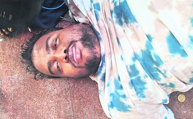 కారు ఢీకొని కూలీ మృతి  
1