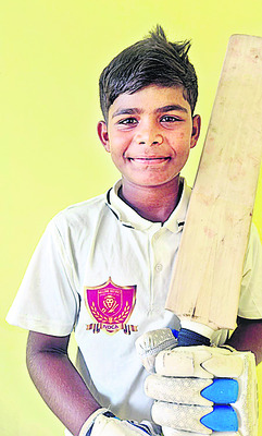 కారు ఢీకొని కూలీ మృతి  
3