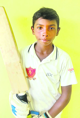 కారు ఢీకొని కూలీ మృతి  
4