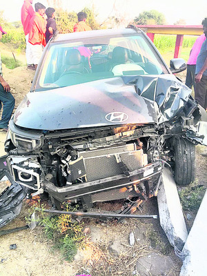 ఫర్నిచర్‌ తరలిస్తున్న లారీ పట్టివేత1