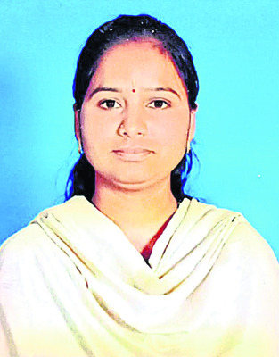 ెసేల్స్‌ ఎగ్జిక్యూటివ్‌గా.. 
3