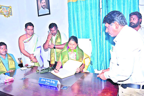 చైర్మన్‌, వైస్‌ చైర్మన్ల బాధ్యతల స్వీకరణ1