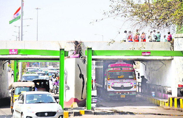 పాలనలో ‘తెలుగు’ వెలుగు ఏదీ?1