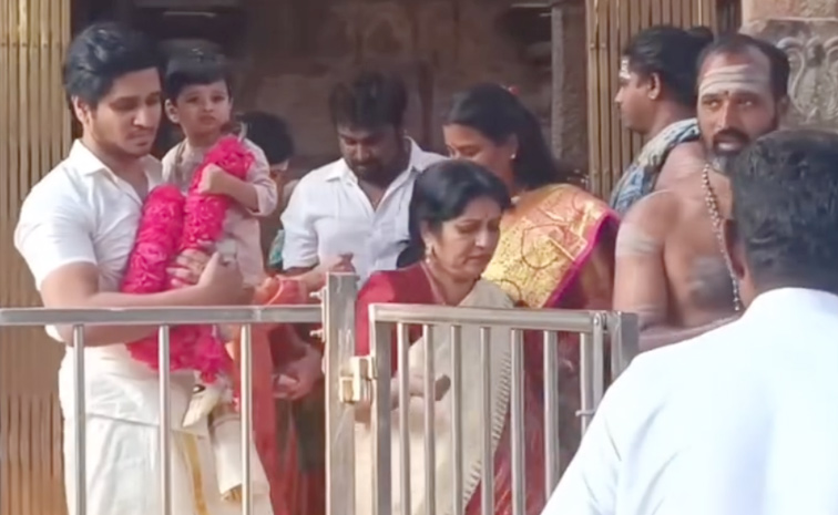 Actor Nikhil Siddharth Visited Palani Murugan Temple With His Son And Family Photos12