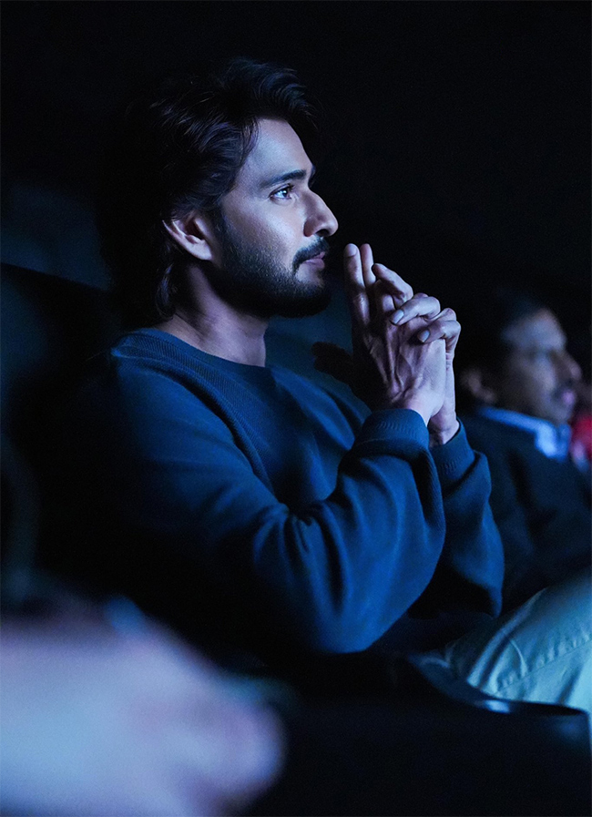 Mahesh Babu surprise visit to AMB Cinemas in Bengaluru11