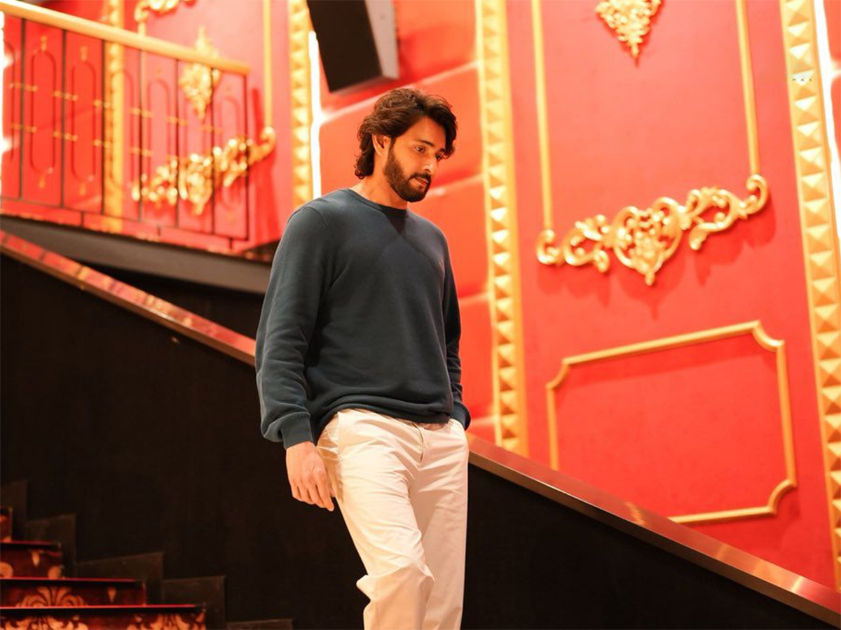 Mahesh Babu surprise visit to AMB Cinemas in Bengaluru15