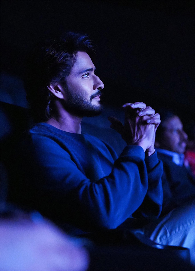 Mahesh Babu surprise visit to AMB Cinemas in Bengaluru7