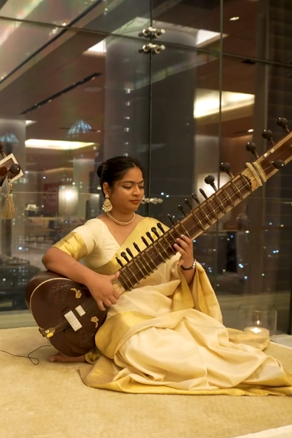Nita Ambani And Mukesh Ambani warmly welcomed Secretary Hillary Clinton To Their Home Photos22