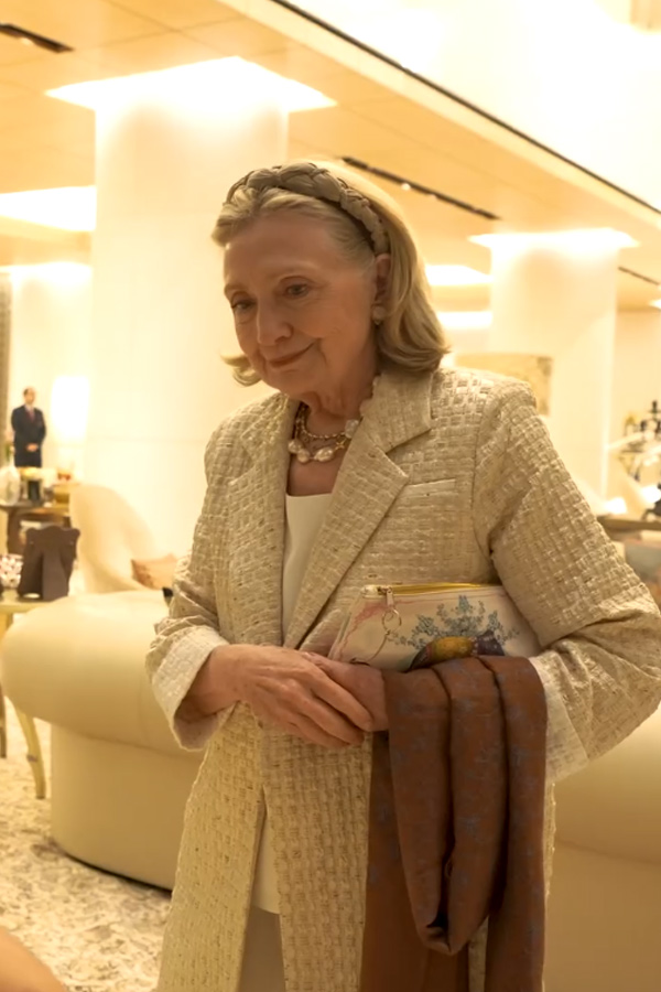 Nita Ambani And Mukesh Ambani warmly welcomed Secretary Hillary Clinton To Their Home Photos23