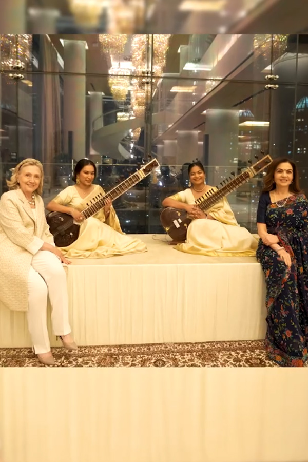 Nita Ambani And Mukesh Ambani warmly welcomed Secretary Hillary Clinton To Their Home Photos28