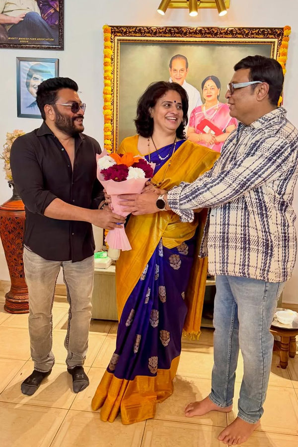 Pavithra Lokesh Birthday Celebrations with Naresh Photos7