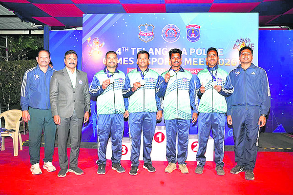 ఆసిఫాబాద్‌ పోలీసులకు మూడు రజత పతకాలు1