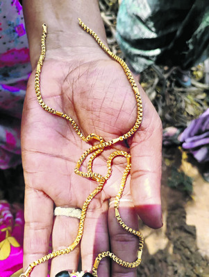 చైన్‌స్నాచర్లను పట్టుకున్న యువకులు  2