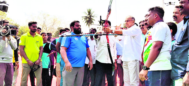 యువత క్రీడా స్ఫూర్తిని చాటాలి..1