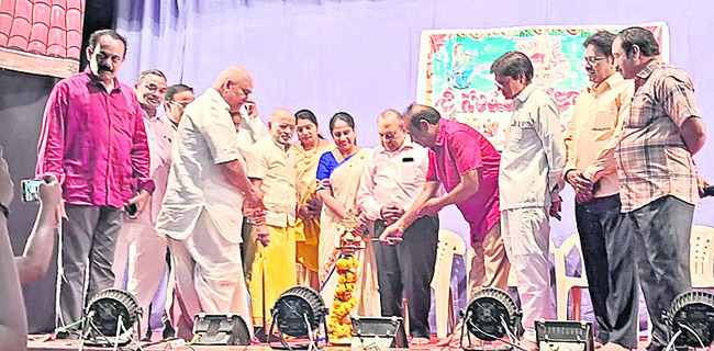 నాటిక పోటీలు ప్రారంభం 1