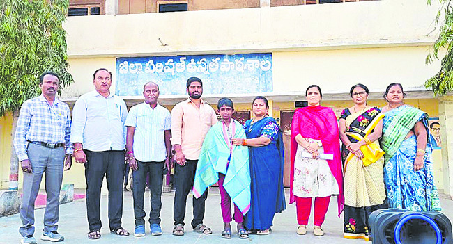 ప్రమాదవశాత్తు  గడ్డివాము దగ్ధం 
2